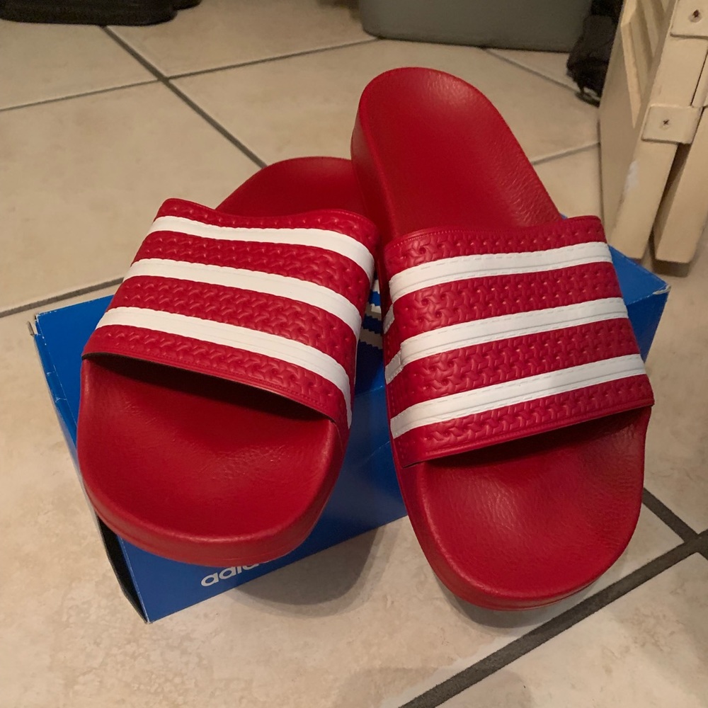 RED ADIDAS ADILETTE SLIDES SIZE 10